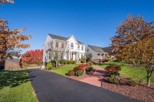 124 Amberwoods Dr, Canonsburg, PA 15317-5404
