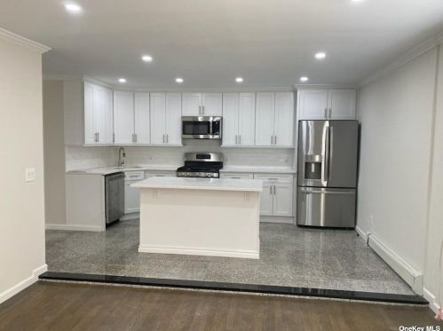 34 5th Ave, New Hyde Park NY  11040-5004 exterior