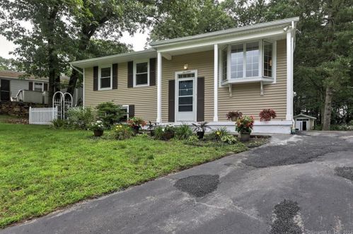 17 White Oak Rd, Ansonia, CT 06401-2524
