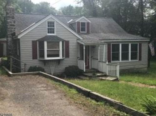 7 Butler Ln, West Milford Lakes, NJ 07480-1307