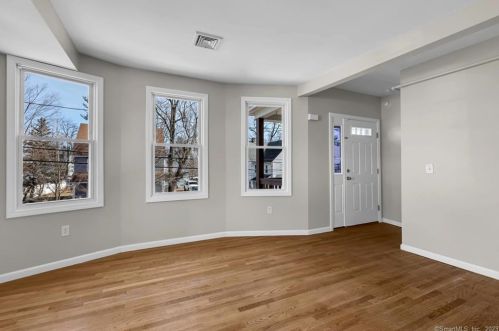 30 Foster St, Manchester CT 06040-5330 exterior