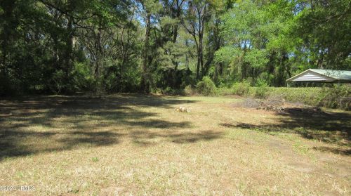 1614 Columbia Dr, Beaufort SC 29906-9725 exterior