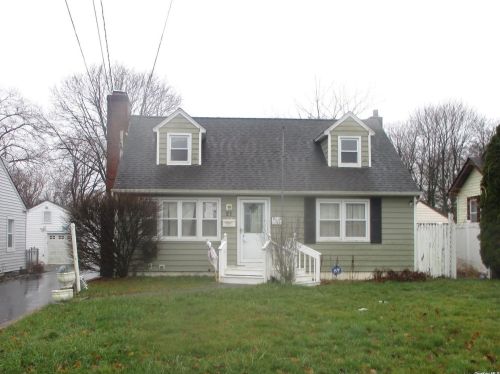 21 2nd Ave, Central Islip, NY 11722-3011