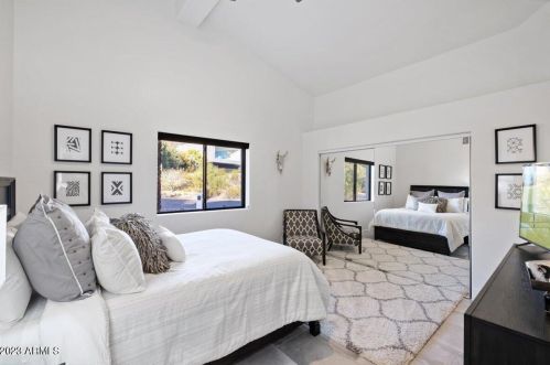 1439 Echo Ln, Phoenix AZ  85020-3831 exterior
