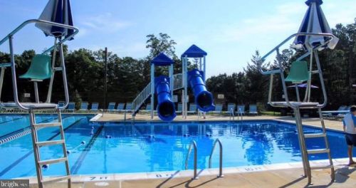 3063 Tecumseh Ct, Woodbridge VA  22192-1827 exterior