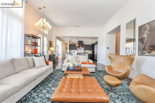 13445 Campus Dr, Oakland CA  94619-3711 exterior