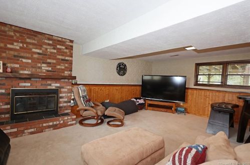 15 Benneville Rd, Milford CT  06461-2432 exterior