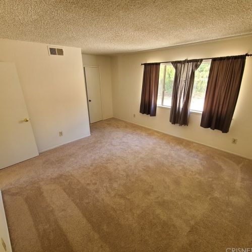 28535 Winterdale Dr, Santa Clarita CA  91387-3136 exterior