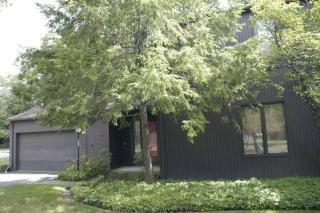 22 Oakshore Dr, Cleveland, OH 44108-1118