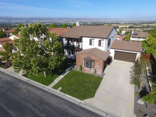 1120 Olympic Ct, Gilroy, CA 95020-2639