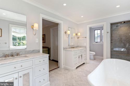 4520 Dexter St, Washington DC 20007-1018 exterior