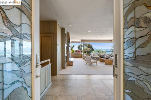 615 Western Dr, Richmond, CA 94801-3762
