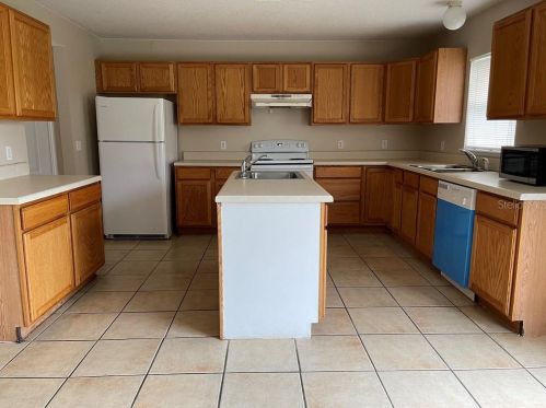 601 Royalty Ct, Kissimmee FL 34758-3216 exterior