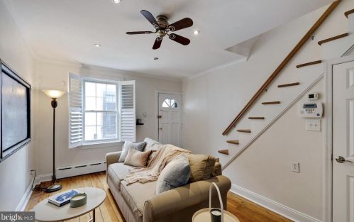 2417 Manning St, Philadelphia PA  19103-5525 exterior
