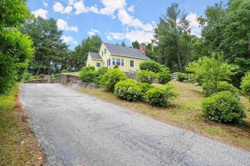 81 Westwood Rd, Ansonia, CT 06401-1229