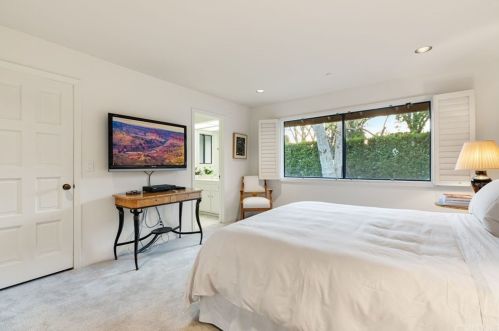 5242 Amestoy Ave, Van Nuys CA 91406-2112 exterior