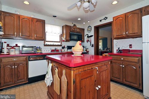 1555 Dee Rd, Lacey NJ  08731-3411 exterior