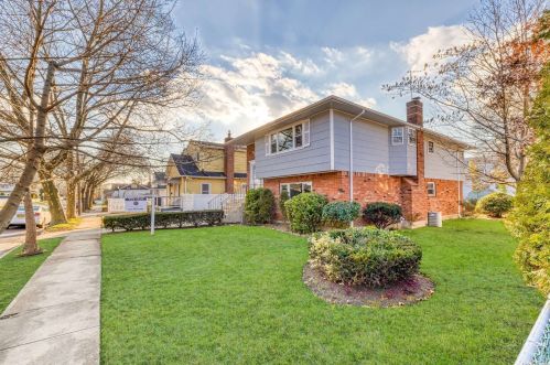 358 Randall Ave, Floral Park, NY 11003-3106