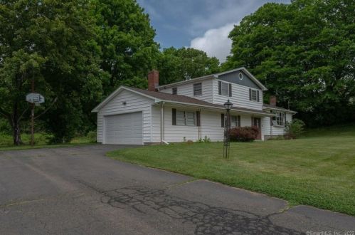 45 Randall Dr, North Haven, CT 06473-2835