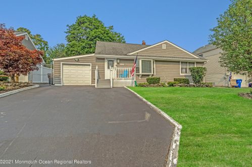 243 Crestview Dr, Middletown NJ  07748-3604 exterior