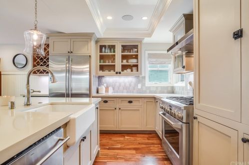 2002 Robinson St, Redondo Beach, CA 90278-1917