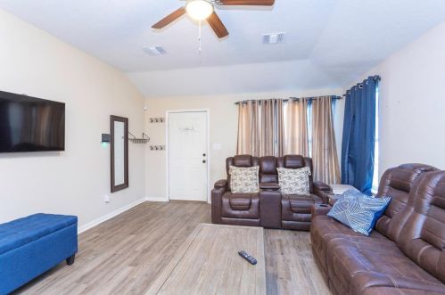 1602 Pacific St, Conroe TX  77301-1937 exterior