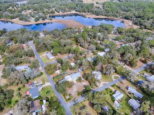 17320 65th Ln, Ocklawaha FL  32179-3220 exterior