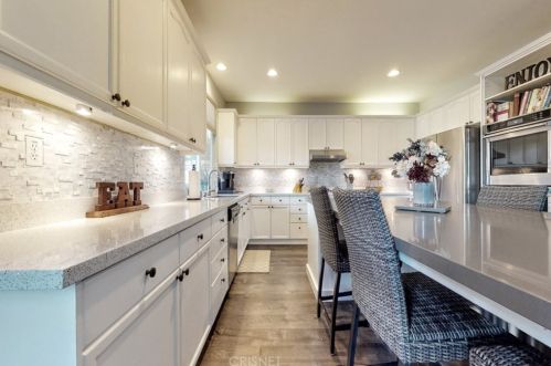 30416 Mallorca Pl, Santa Clarita CA  91384-4787 exterior