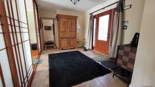 15 Mont Ave, Huntington Station NY 11746-6835 exterior