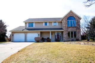 4149 Mcginnis Dr, Hales Corners, WI 53132-9588