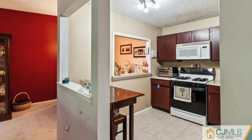 16 Willow Ct, Trenton NJ  08619-4626 exterior