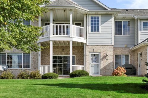 9274 Creekside Cir, Kenosha, WI 53158-3286