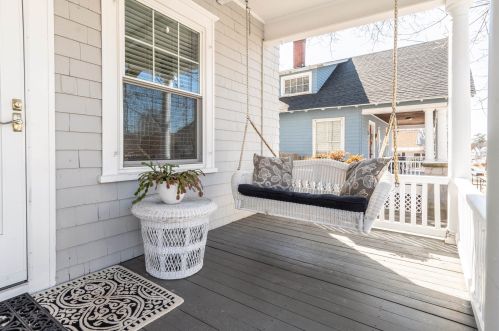 33 Courtland St, Nashua, NH 03064-2136