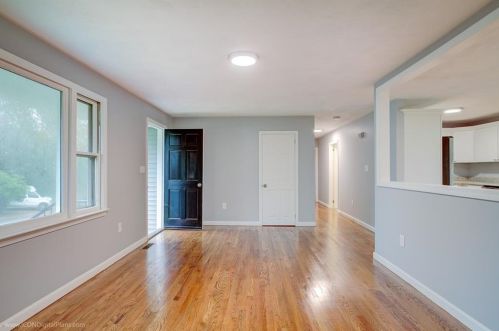 121 Fir Ave, Tiverton RI  02878-1640 exterior