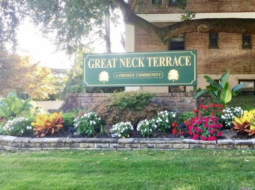 3 Terrace Cir, Great Neck, NY 11021-4161