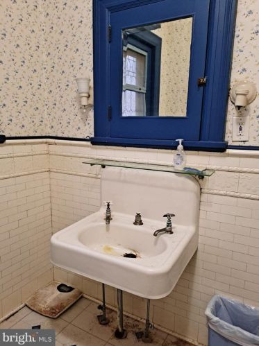 1339 Dekalb St, Norristown PA  19401-3403 exterior