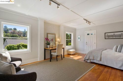 5647 Cabot Dr, Oakland CA  94611-2247 exterior