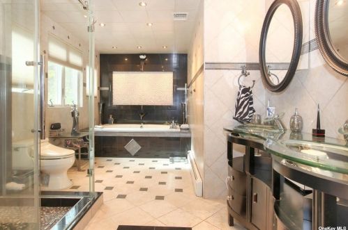 508 Wolf Hill Rd, Huntington Station NY  11746-5725 exterior