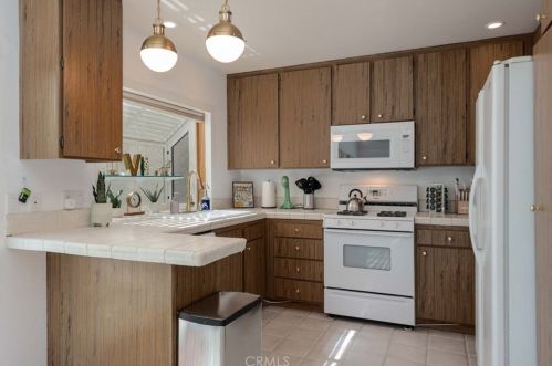 3670 Mesquite Ave, Palm Springs CA  92264-3400 exterior