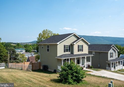 318 Newman St, Strasburg, VA 22657-2120