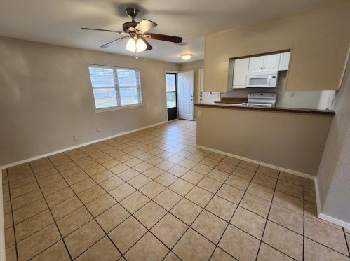 233 Taylor St, Burleson TX  76028-3815 exterior