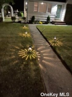 309 Ivy Ave, Westbury NY  11590-1938 exterior