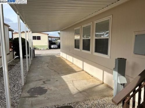 176 Harbor Dr, Daly City CA  94014-2829 exterior