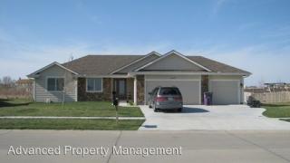 4130 Taneil Dr, Manhattan KS  66502-8800 exterior