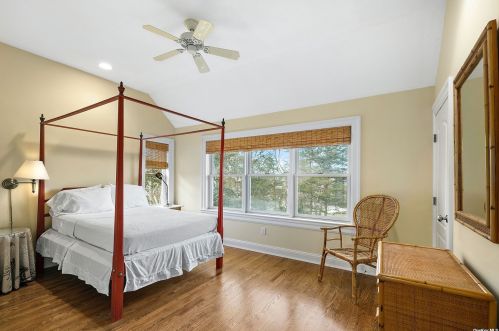 16 Bittersweet Ln, Pine Neck NY  11963-1422 exterior