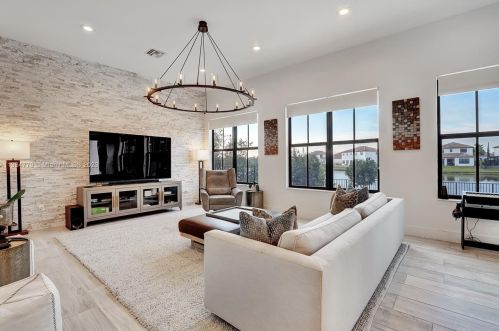 8297 28th St, Hollywood FL  33024-3187 exterior