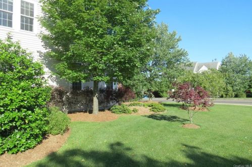2 Meeting House Ln, Rye Brook, NY 10573-5500