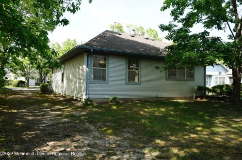 18 Baker Dr, Jackson Twp NJ 08527-3909 exterior