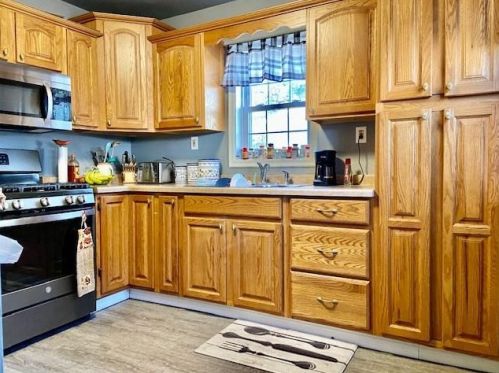 1555 Eastman Ave, Green Bay, WI 54302-1947
