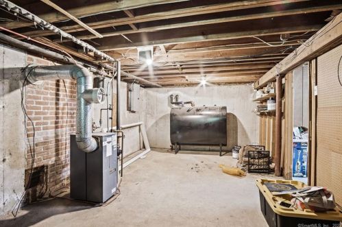 6 East Dr, Gales Ferry CT  06335-1610 exterior